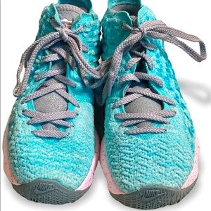 Nike LeBron James XVII 17 GS Sz 3Y / 4.5 Womens  ‘South Beach’ Light Aqua